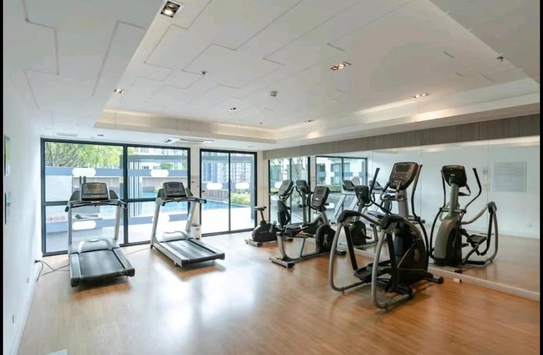 Condo In Bangkok With Swimming Pool Near Malls And Train 外观 照片
