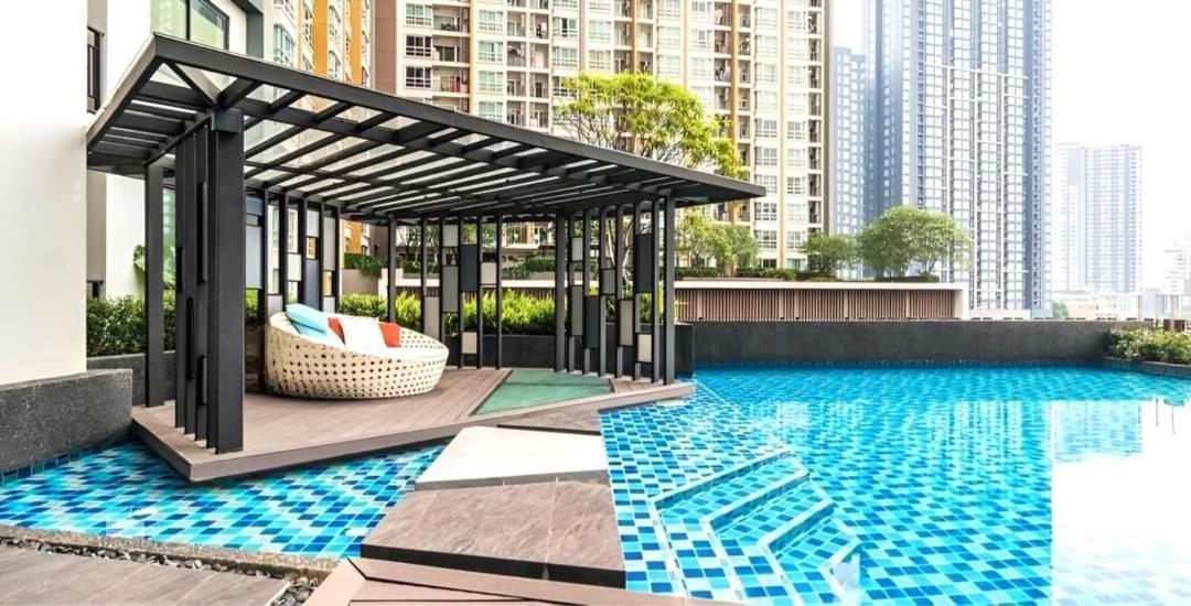 Condo In Bangkok With Swimming Pool Near Malls And Train 外观 照片